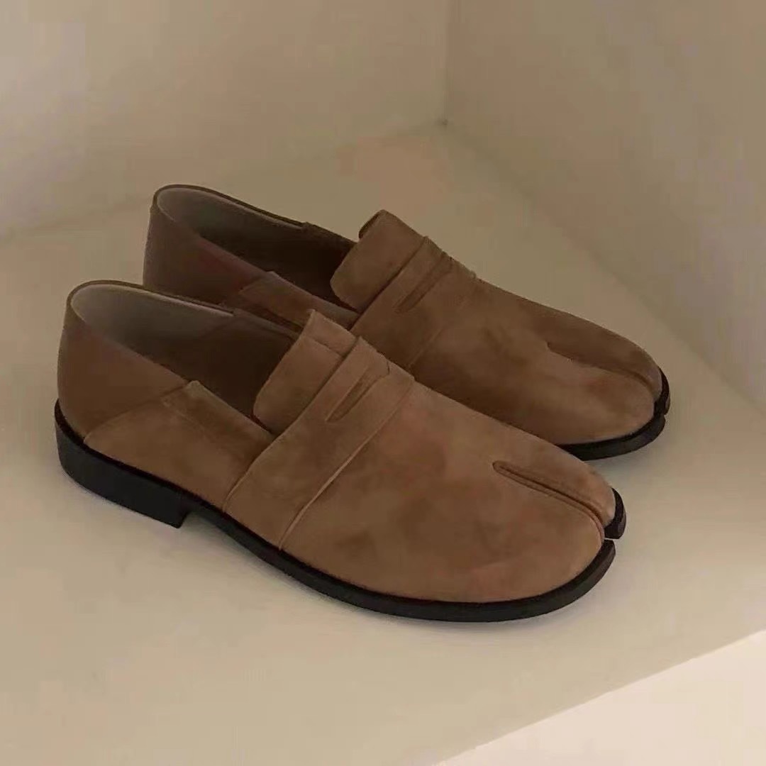 Cowhide version ~ retro low heel split toe shoes women's 23 years new pig trotters shoes thick heel suede pedal loafers