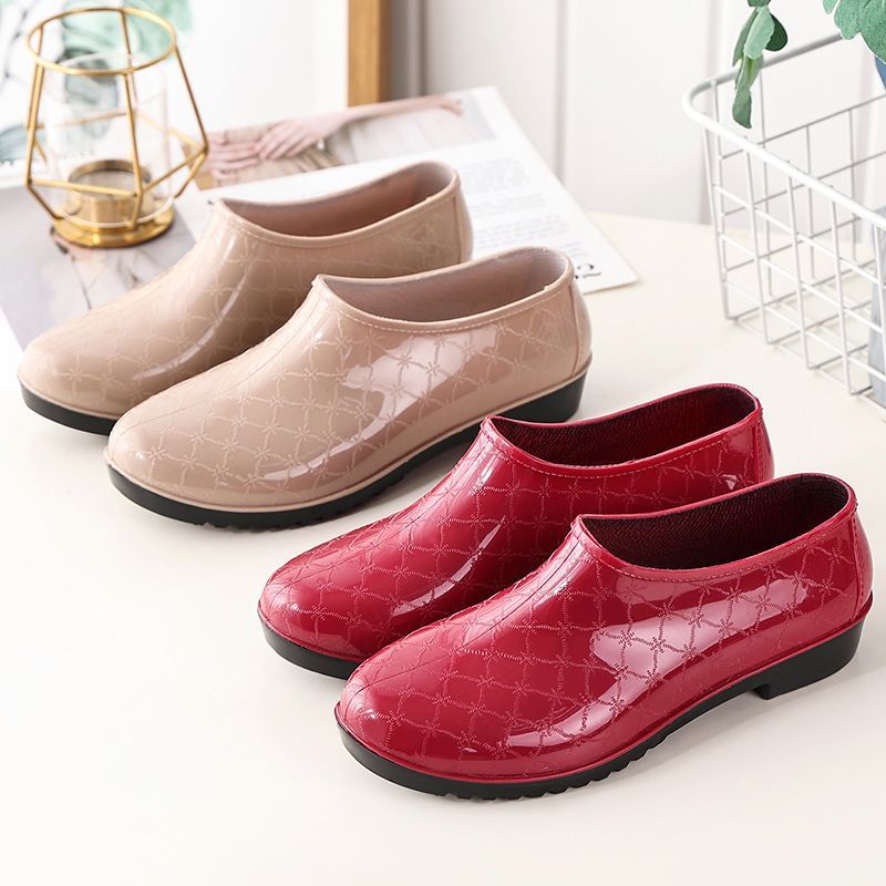 New Spring and Autumn Shoes Women's Yuanbao Shallow Mouth Flat Non-slip Warm-keeping One-piece Rubber Shoes Ultra-light Soft Kitchen Working Water Shoes