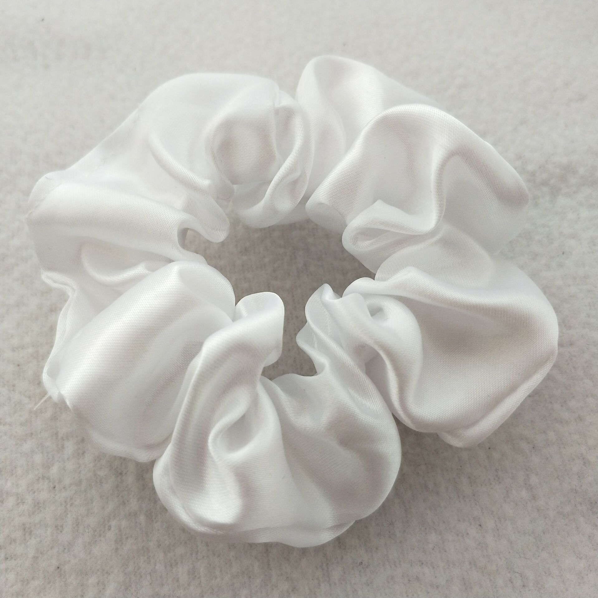 Picture of Cross-Border Amazon Satin Fabric Satin Scrunchie for Women, High-End Bun Hair Tie