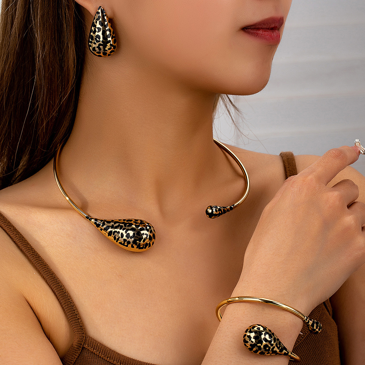 European and American style design fashionable personality water drop collar autumn and winter explosion high sense leopard choker collar earrings