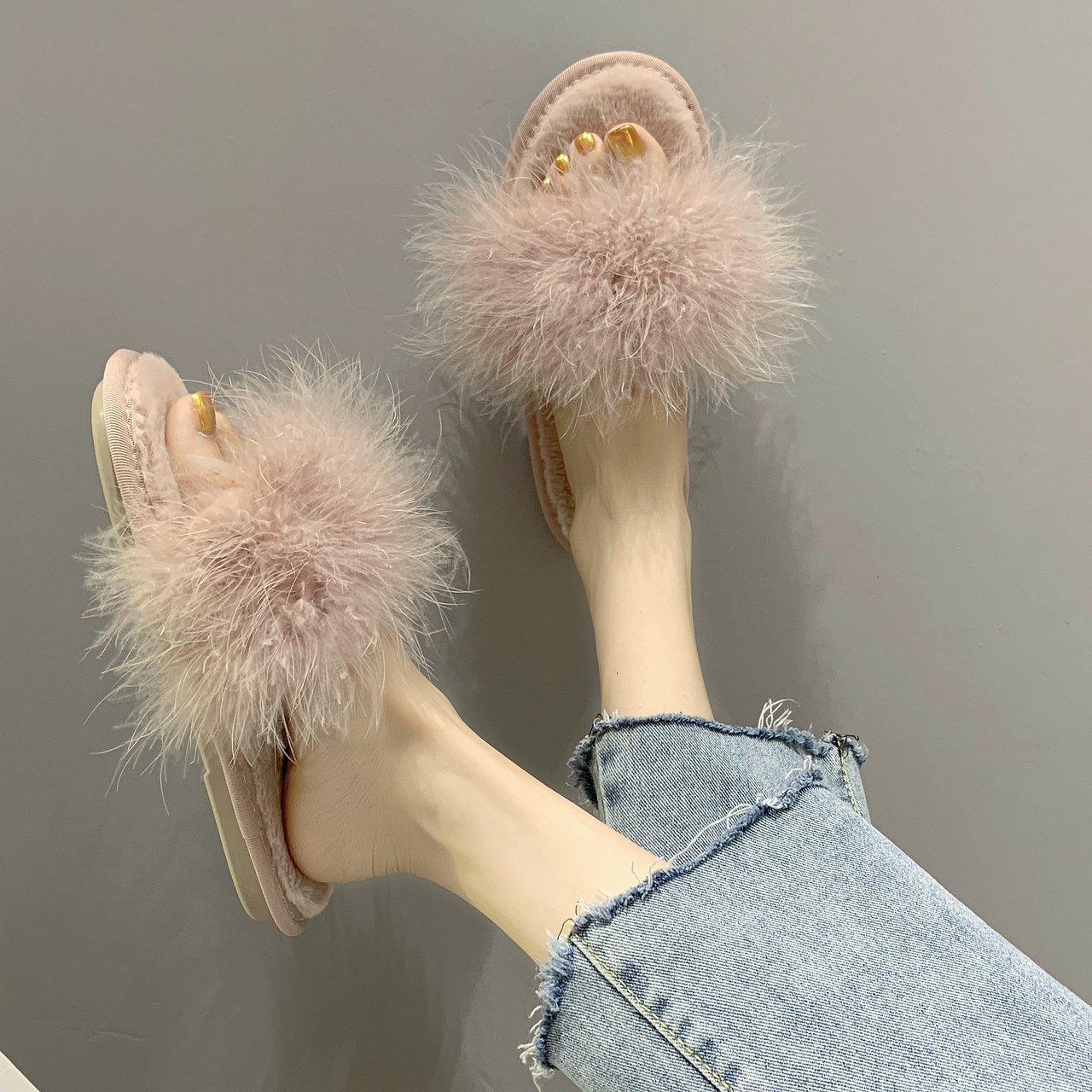 Cross-Border Furry Slippers for Women's Outer Wear Fashionable 2025 New Trbottomy Shoes Ostrich Feather Flats Bottom Korean Style Open-Toe Slippers