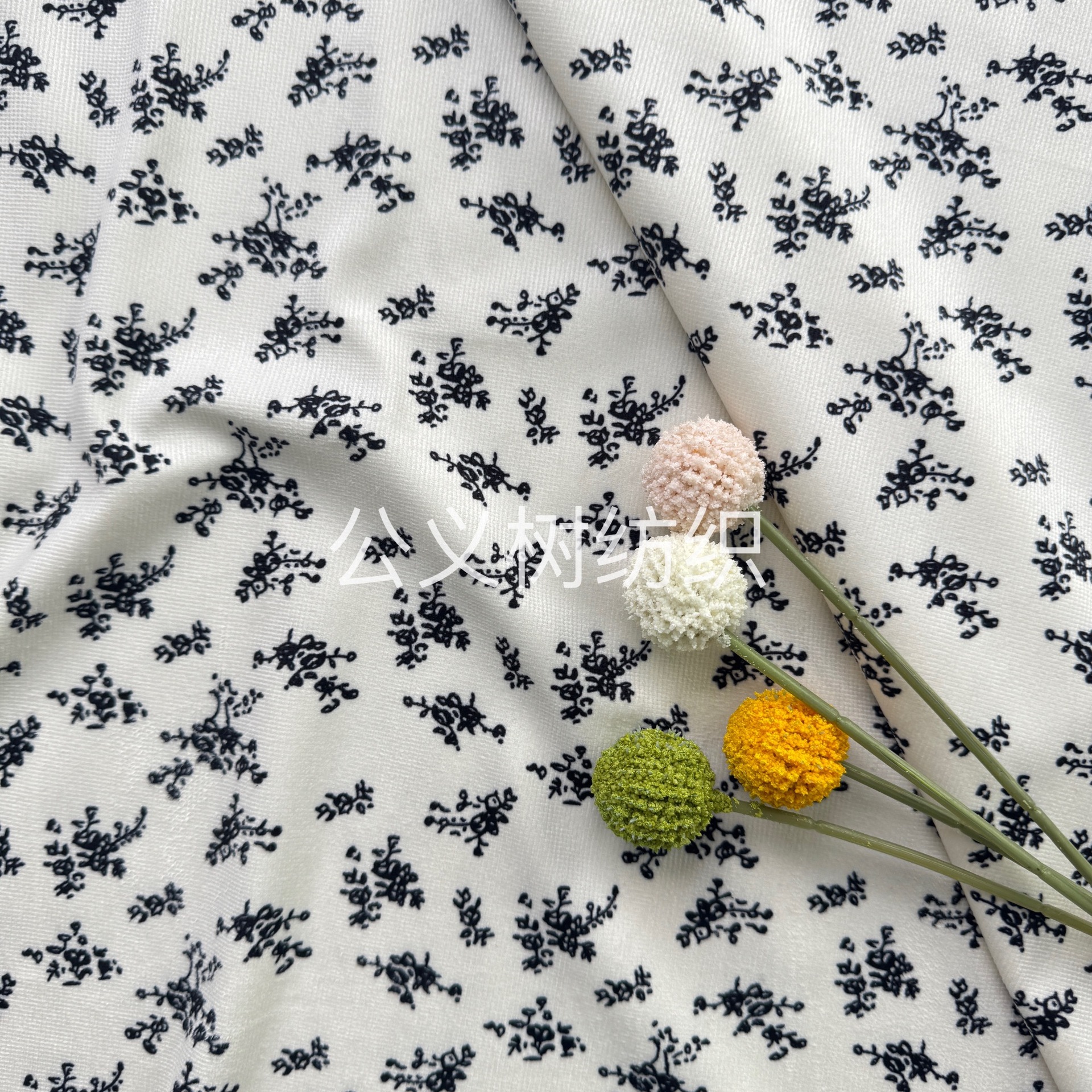Picture of "Night Shadow Micro Flower" Autumn and Winter Soft Skin-friendly Fabric Lisi Velvet 21 Pit Small Floral Printed Fabric