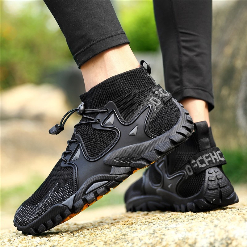 Outdoor Men's Mountain Climbing Amphibious Tracing Shoes Hiking Wild Fishing Camping Hiking Rock Climbing Shoes Non-slip Wear-resistant Climbing Shoes