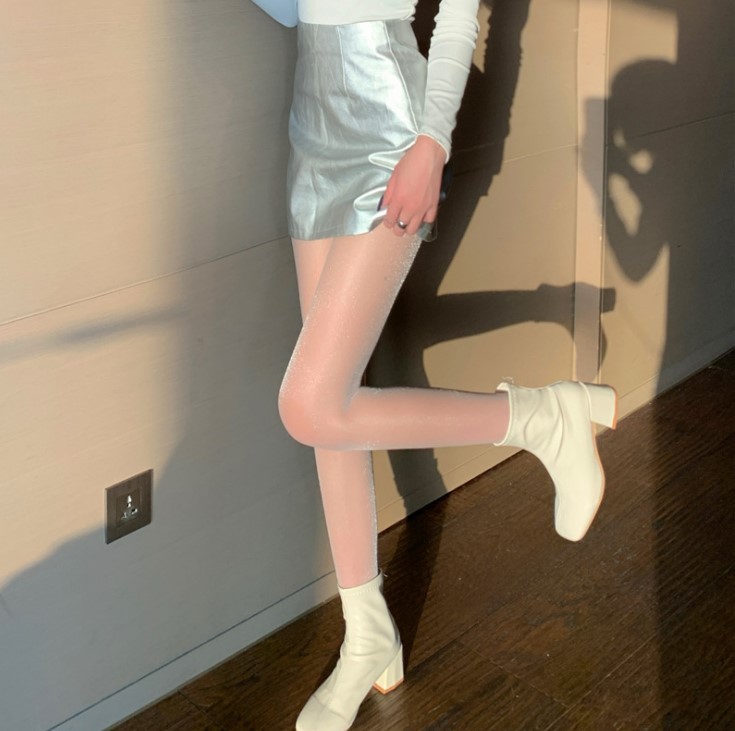 Picture of Pearlescent Silk Stockings Women's First-Line Crotch Silver Onion Pantyhose Slight Flash Colorful Silk Transparent Socks Thin Base Socks