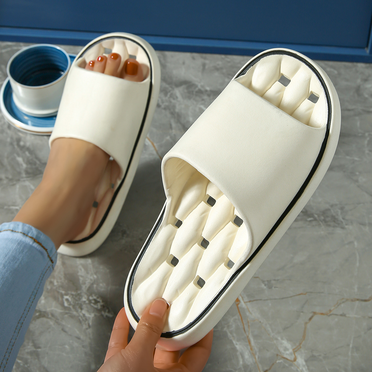 2025 new bathroom bath leaky slippers women's summer home non-slip non-smelly foot shit feeling couple sandals men