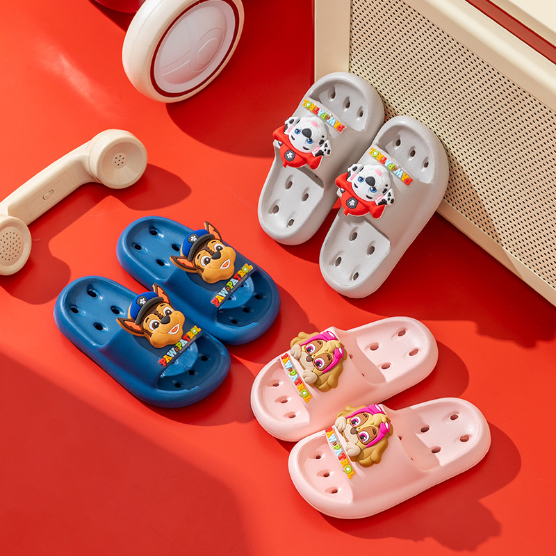 Wang Wang Team Children's Slippers Hollow Bathroom Special for Boys and Girls Bath Quick-drying Shoes Summer Casual Home Slippers
