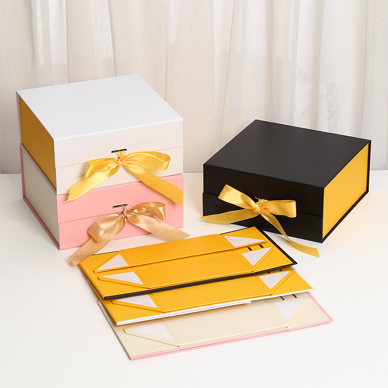 One-Piece Flip-Top Valentine's Day Black Folding Flower Magnetic Ribbon Hole Gift Box, One-Piece Molded Folding Box