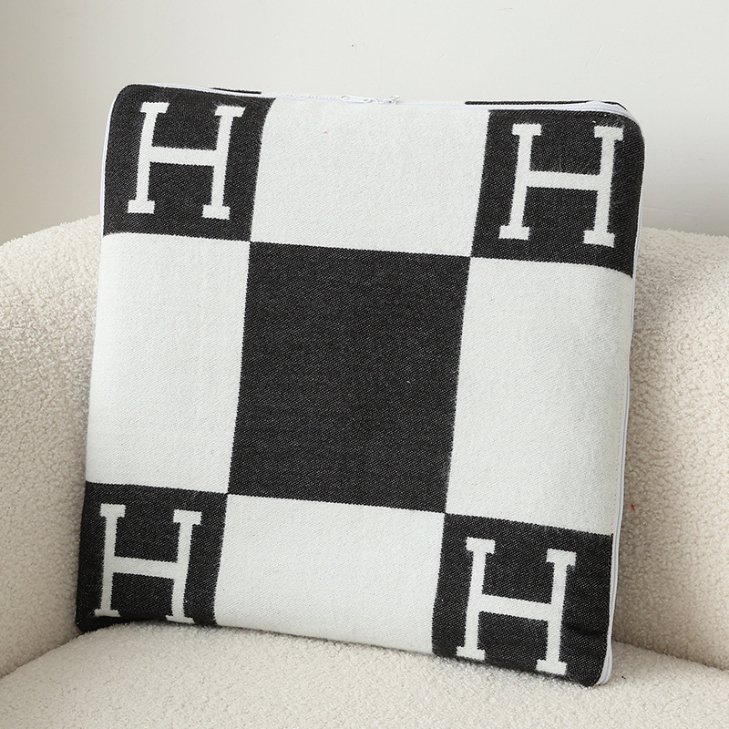Picture of Cross-Border Amazon Fleece Blanket Single Blanket Air Conditioning Blanket Sofa Cover Blanket Nap Blanket H Letter Aviation Flight Blanket