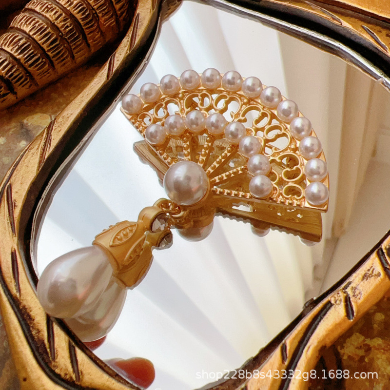 Picture of Baroque Style Brooch Pin Design Sense Elegant Temperament Fan Ethnic Style Tassel Cheongsam Hanfu Court Women