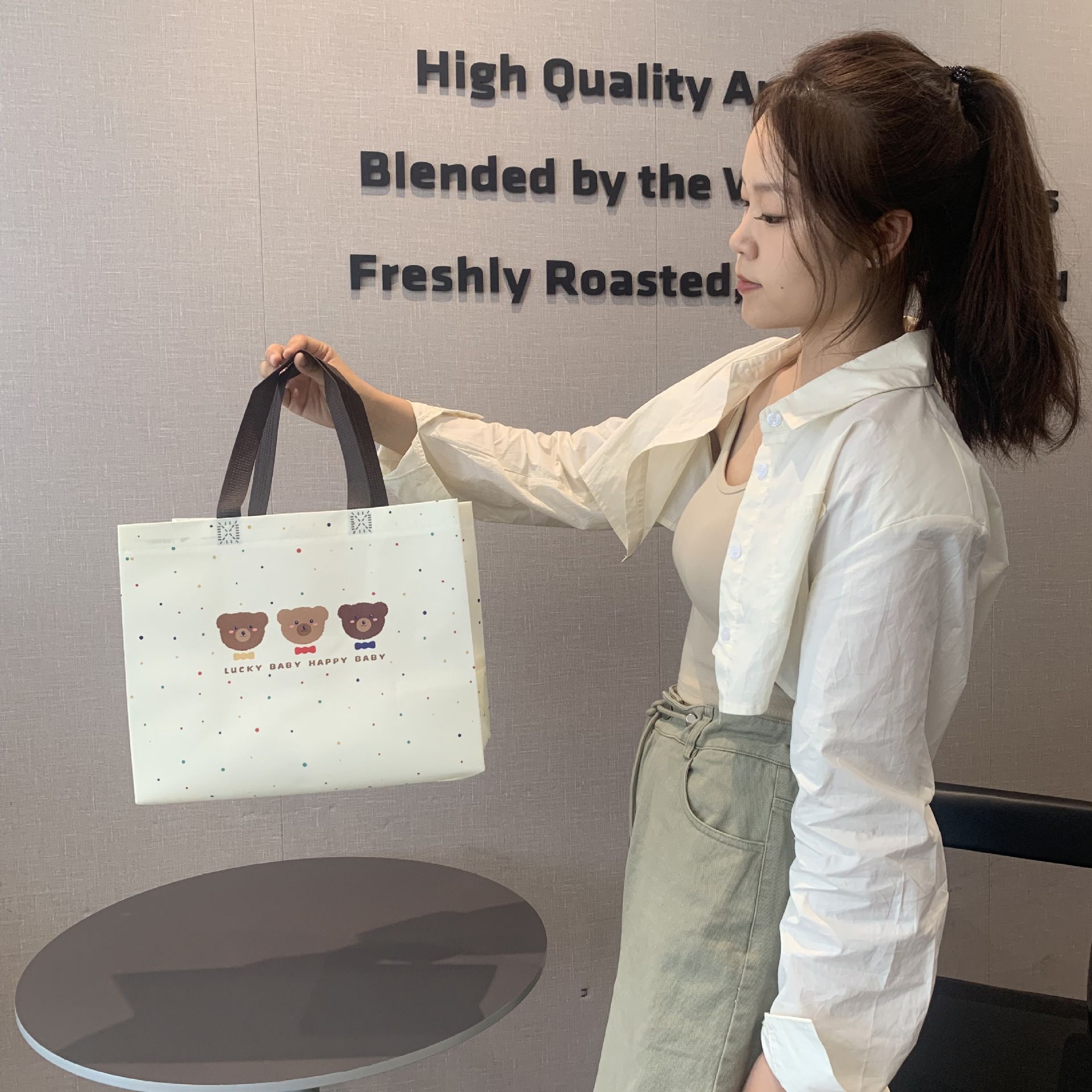 Cartoon Cute Bear Children's Clothing Store Non-woven Bag Packing Belt Shopping Gift Tote Bag Wholesale Custom