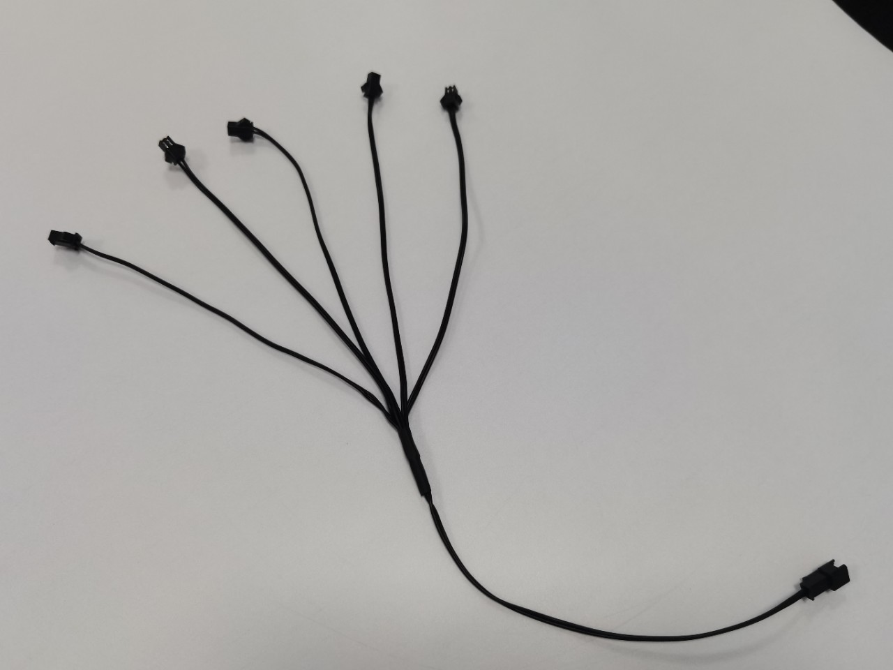 Picture of Cold Light Branch Cable Splitter Cable 1-to-2/3/4/5/6 Connection Cable Smt Terminal Extension Cable Environmentally Friendly Material