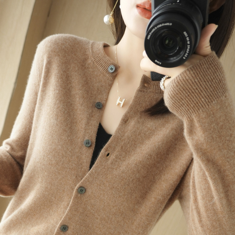 Picture of New 2025 Autumn and Winter Ol Elegant Cardigan Long-Sleeved Round Neck Straight Sweater Women's Knitted Knitwear One Piece Wholesale