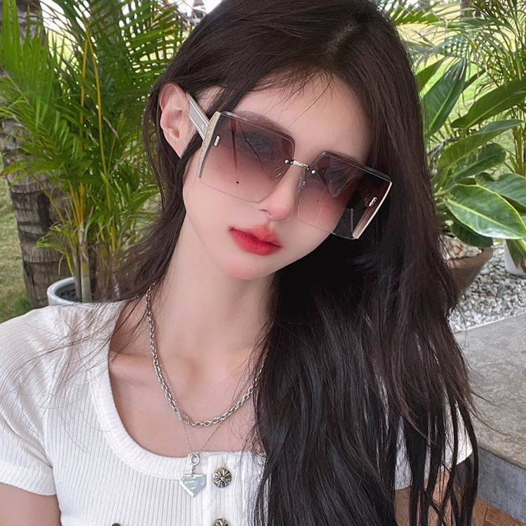 Picture of Em Home 2025 New Frameless Sunglasses Women's Glitter Mirror Edge Anti-Uv Big Face Slimming Live Broadcast Sunglasses
