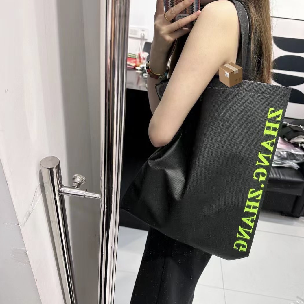 Non-woven tote bag custom women's clothing children's clothing store hidden buckle shopping bag clothing store bag in stock high sense