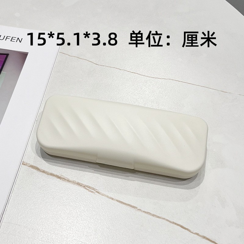 Picture of Korean Style Denim Glasses Case, Glasses Frame Storage Box, Fiber Glasses Cloth, Three-Purpose Screwdriver and Other Wholesale Trends Necessary