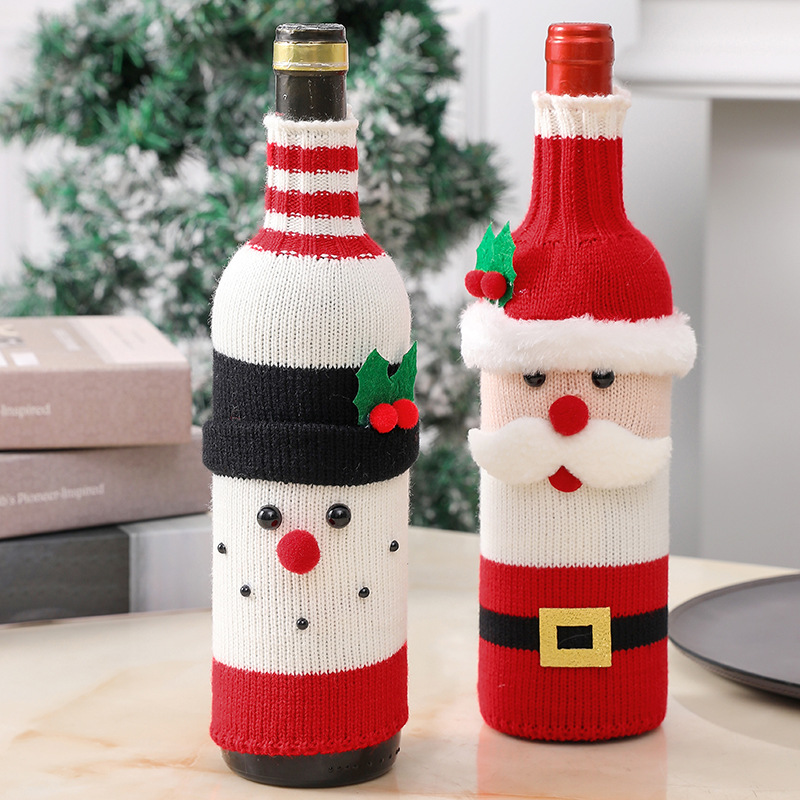 Christmas Decorations, Red Wine Bottle Sets for the Elderly, Knitted Wine Bottle Sets, Champagne Bottle Sets, Restaurant Holiday Scene Layout