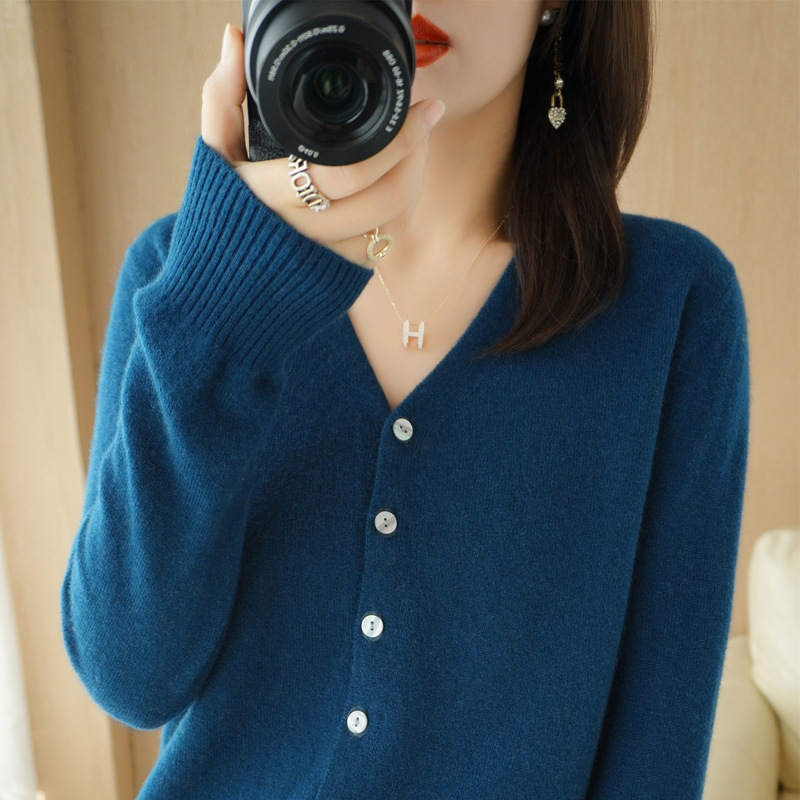 Picture of Cardigan Coat Women's Knitted Base Shirt V-Neck Long Sleeve Spring and Autumn 2025 New Style Outer Sweater Women's Korean Style