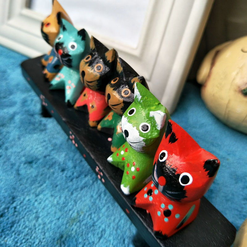 Picture of European Grocery Home Decoration Wooden Home Decoration Log Hand-painted Wood Carving Combination Set Six Kittens Birthday Gift