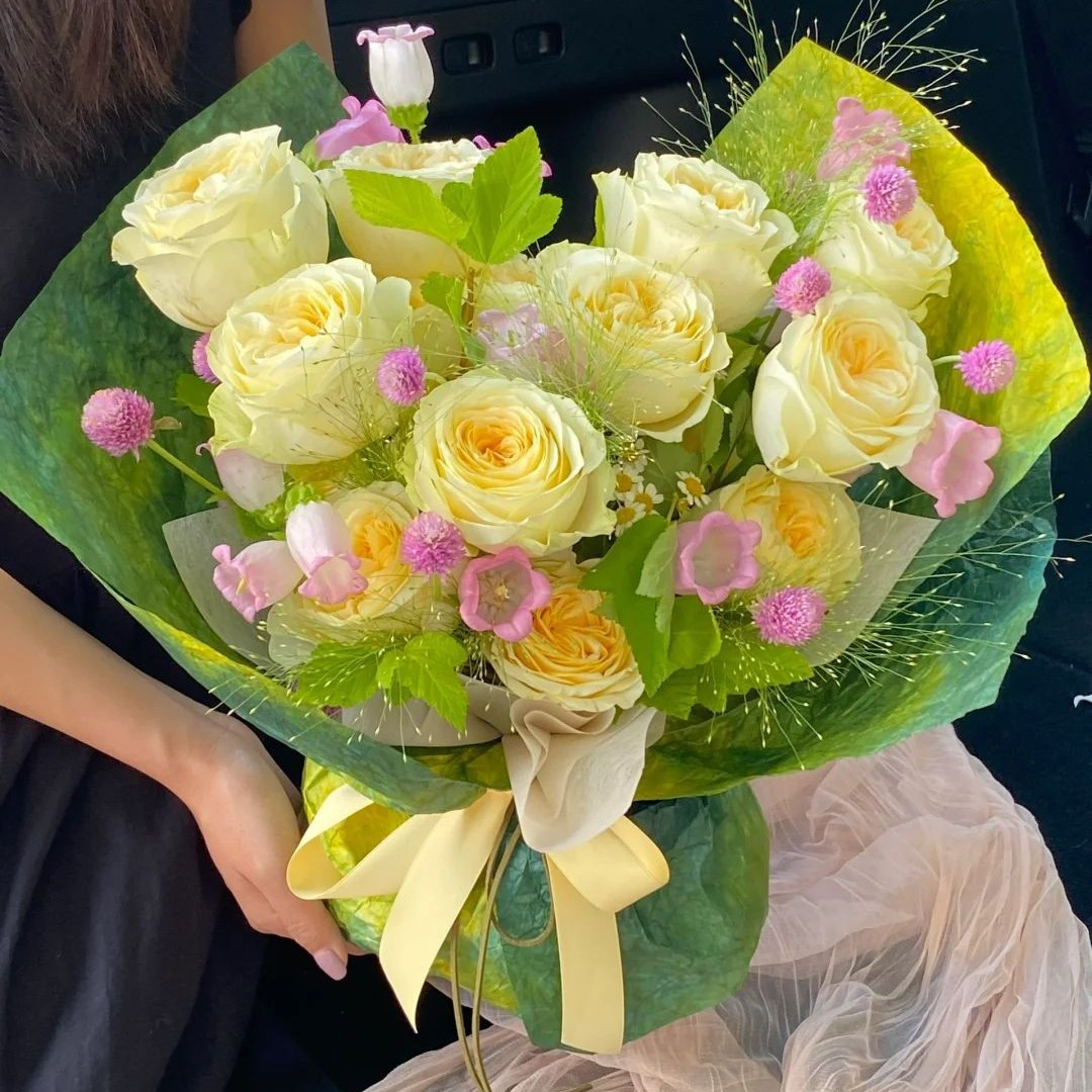 Internet-famous Little Prince bouquet flat for flowers packaging green bouquet packaging high-level sense retro oil painting wind wrapping paper