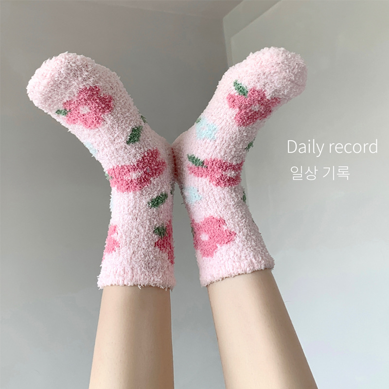 Coral velvet socks girls' cute two-color flower mid-calf women's socks winter thickened fleece-lined home confinement sleep socks