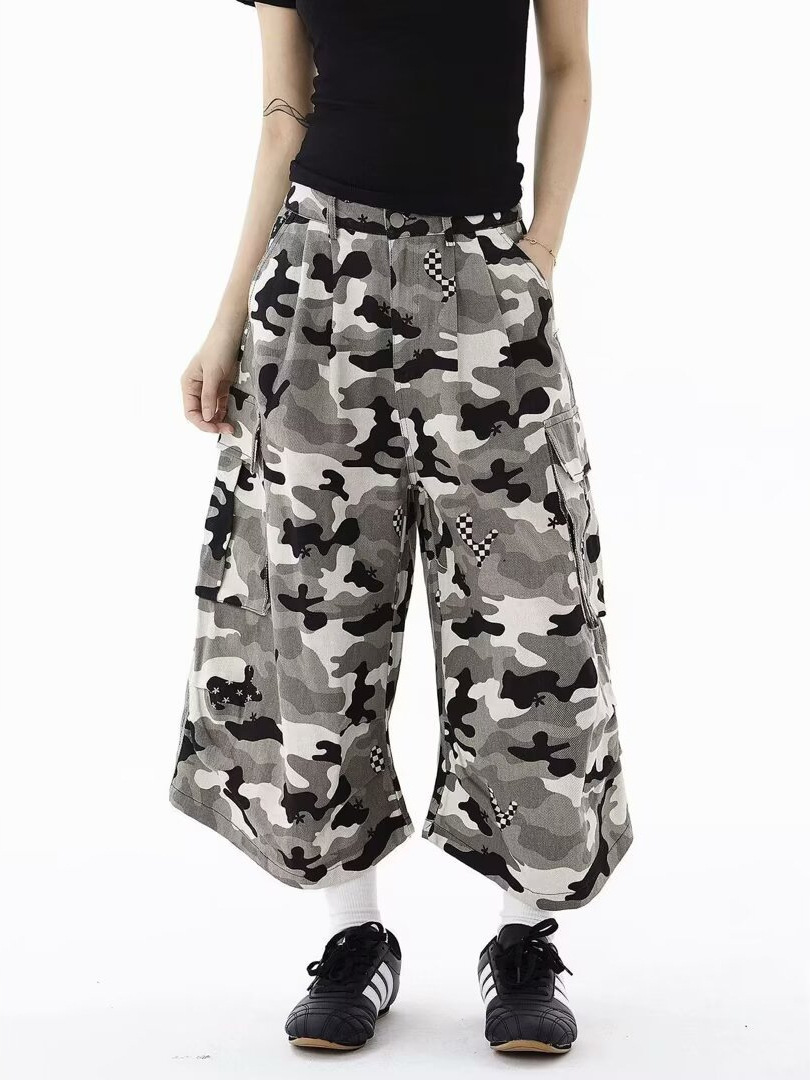 American Retro Camouflage Denim Cropped Pants for Women 2025 Summer Street Hip-Hop Silhouette Multi-Pocket Loose Cargo Shorts