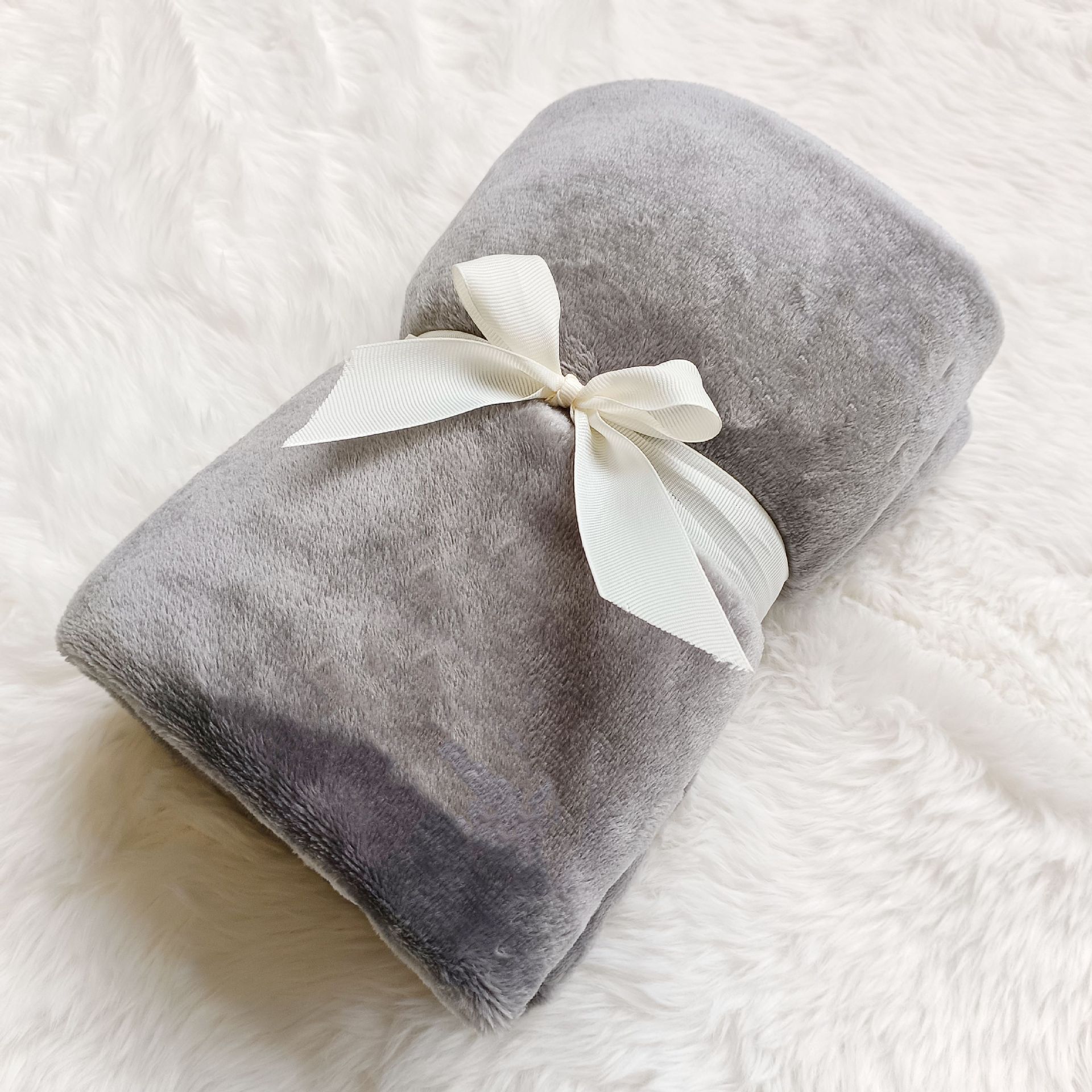 Picture of Pineapple Mesh Flannel Small Blanket Coral Fleece Cover Blanket Sofa Blanket Office Single Lunch Break Blanket Air Conditioning Blanket