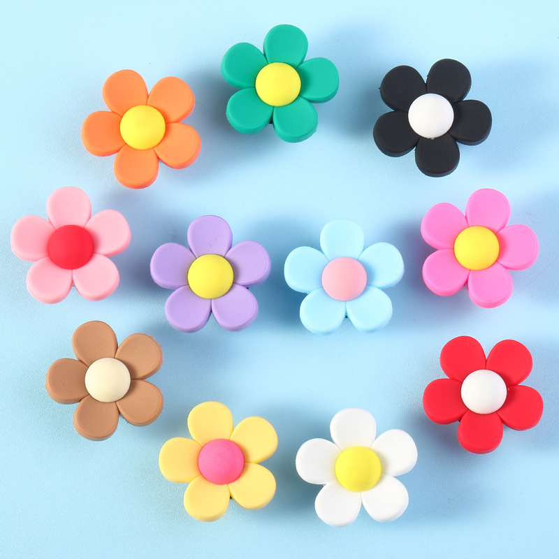 Summer Cross-border Garden Cave Shoes Flower Buckle Little Red Book Cute Daisy Solid Color Flower PVC Decorative Buckle