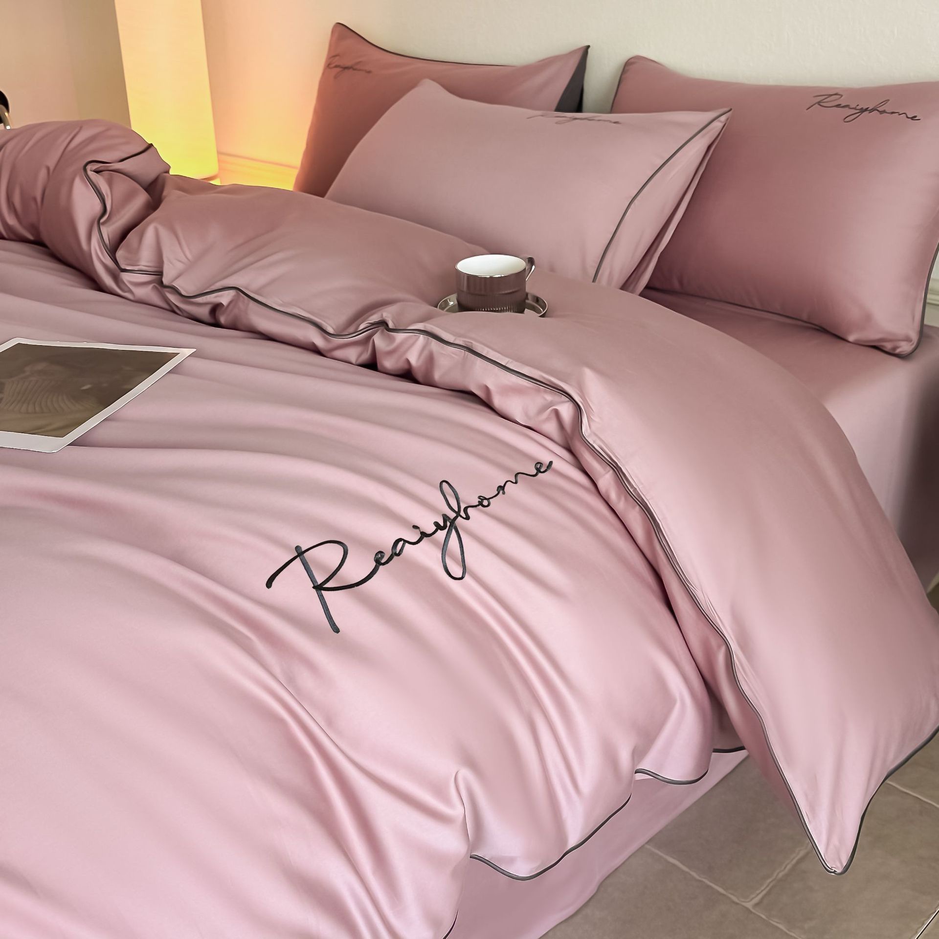 Picture of 60 Xinjiang long-staple cotton four-piece cotton bed sheet bed hat light luxury embroidery dormitory three-piece cotton bedding s