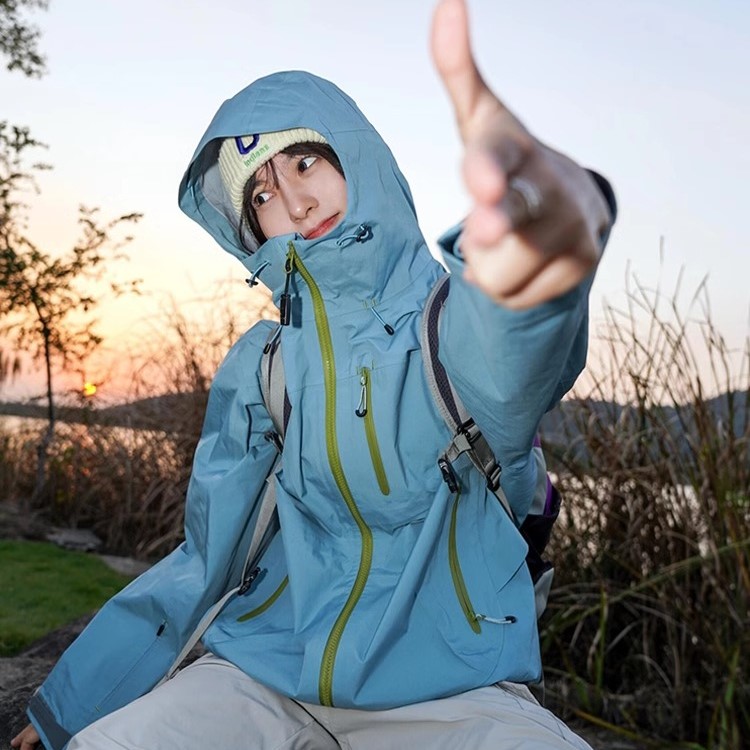 Women's outdoor jacket 5 New Spring and Autumn outdoor windbreaker super stylish American jacket hiking and hiking wear men's travel top