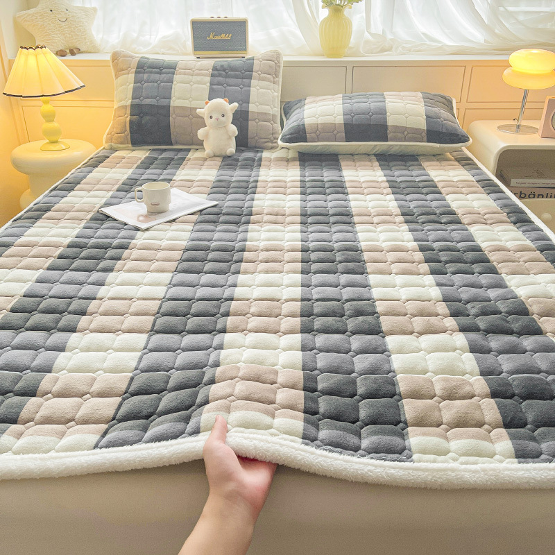 Picture of Milk velvet mattress cushion single student dormitory mattress cushion blanket winter plus velvet mattress double wholesale
