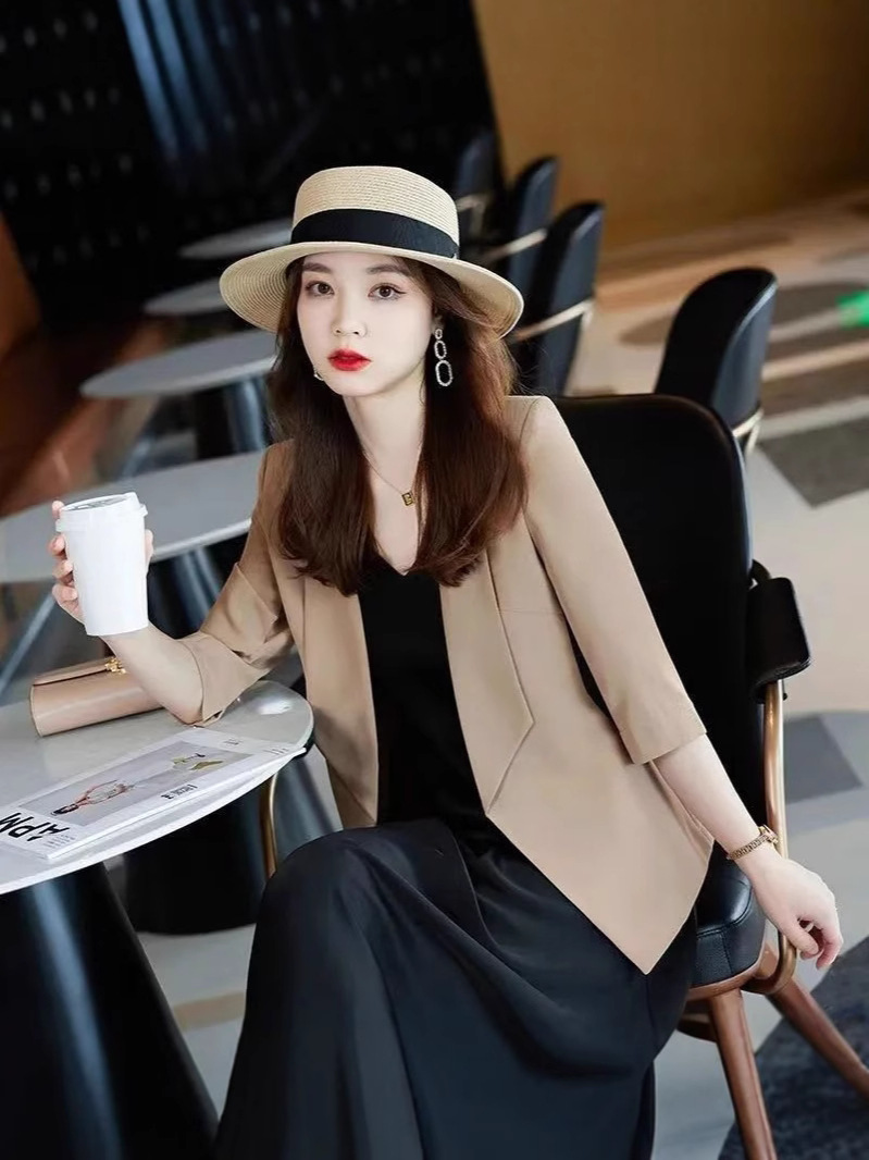 Picture of plus size Women's Western Style Thin Small Suit Jacket 2025 Summer chubby girl Slimming Seven-Sleeve Sunscreen Suit Top