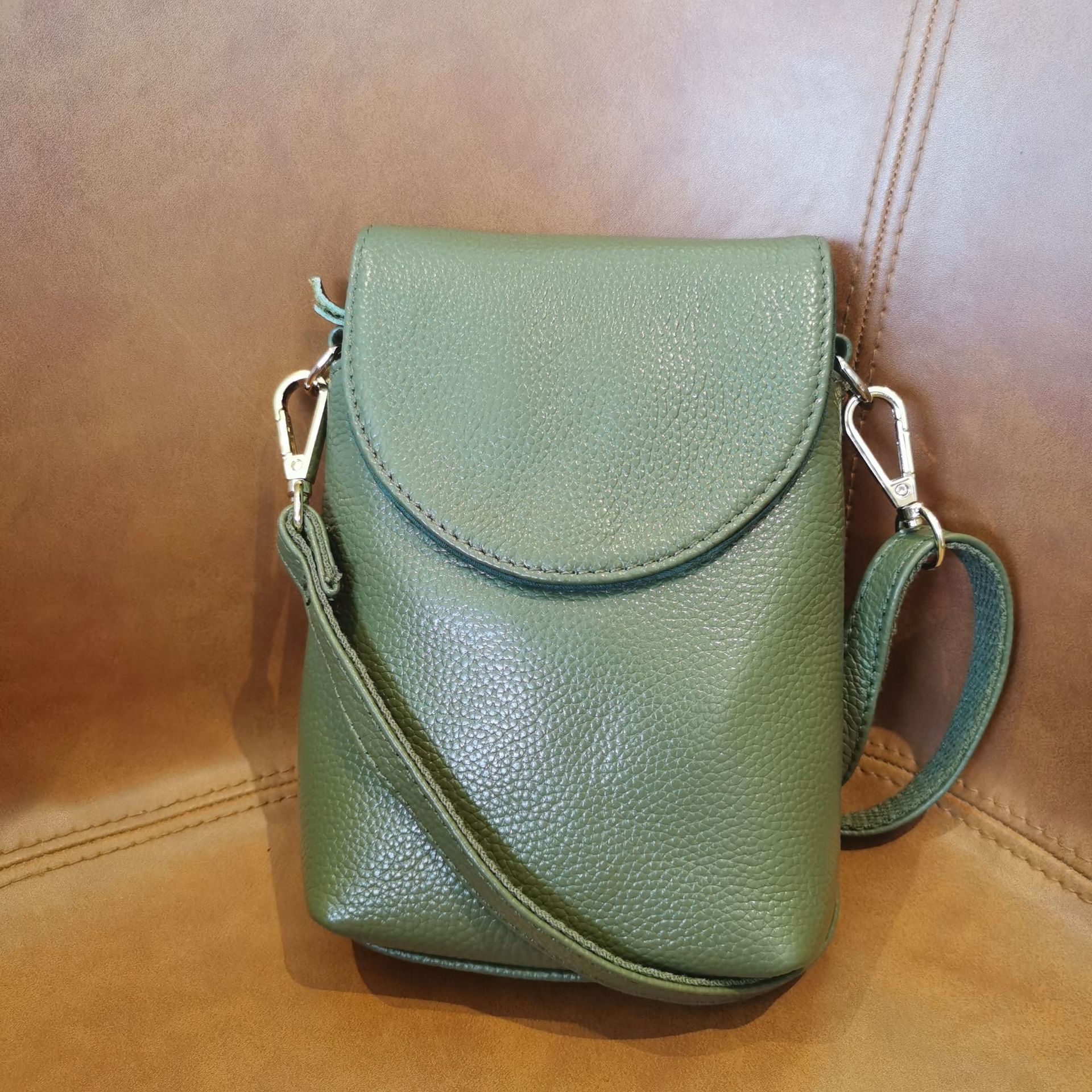 Picture of Top Layer Cowhide Mobile Phone Bag Mini Small Bag Women's Bag 2025 New All-match Genuine Leather Women's Coin Purse Crossbody Bag