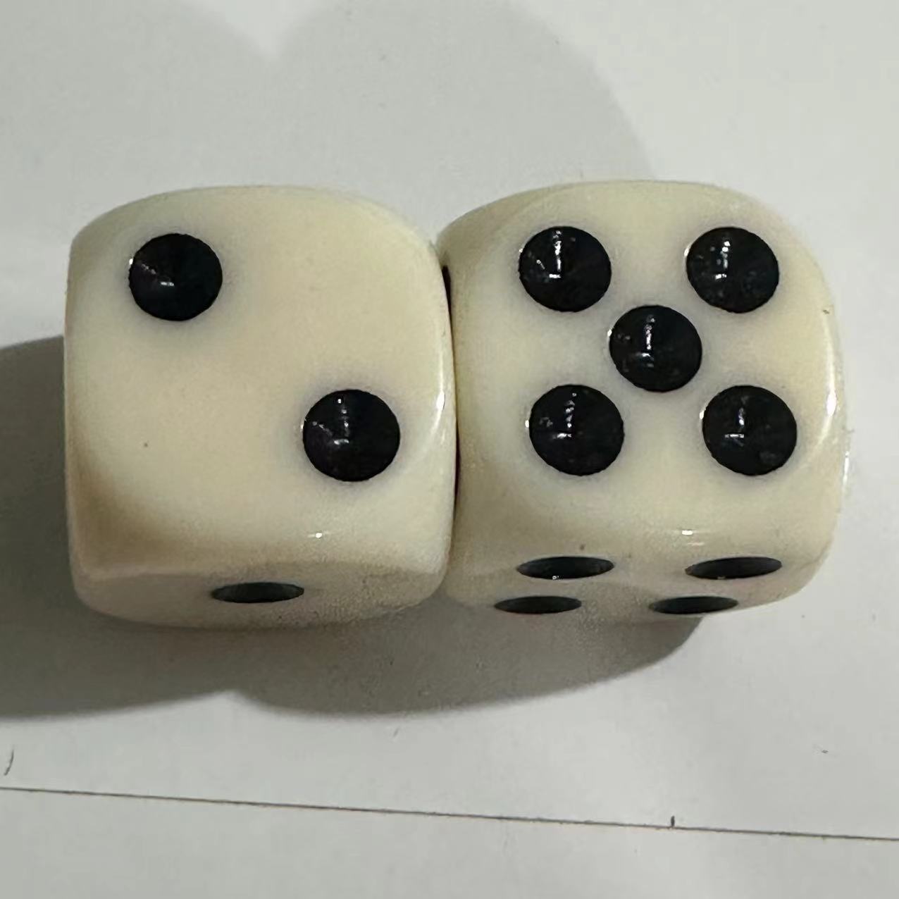 Picture of Yiwu Dege leisure and entertainment supplies 16mm acrylic solid color dice color complete