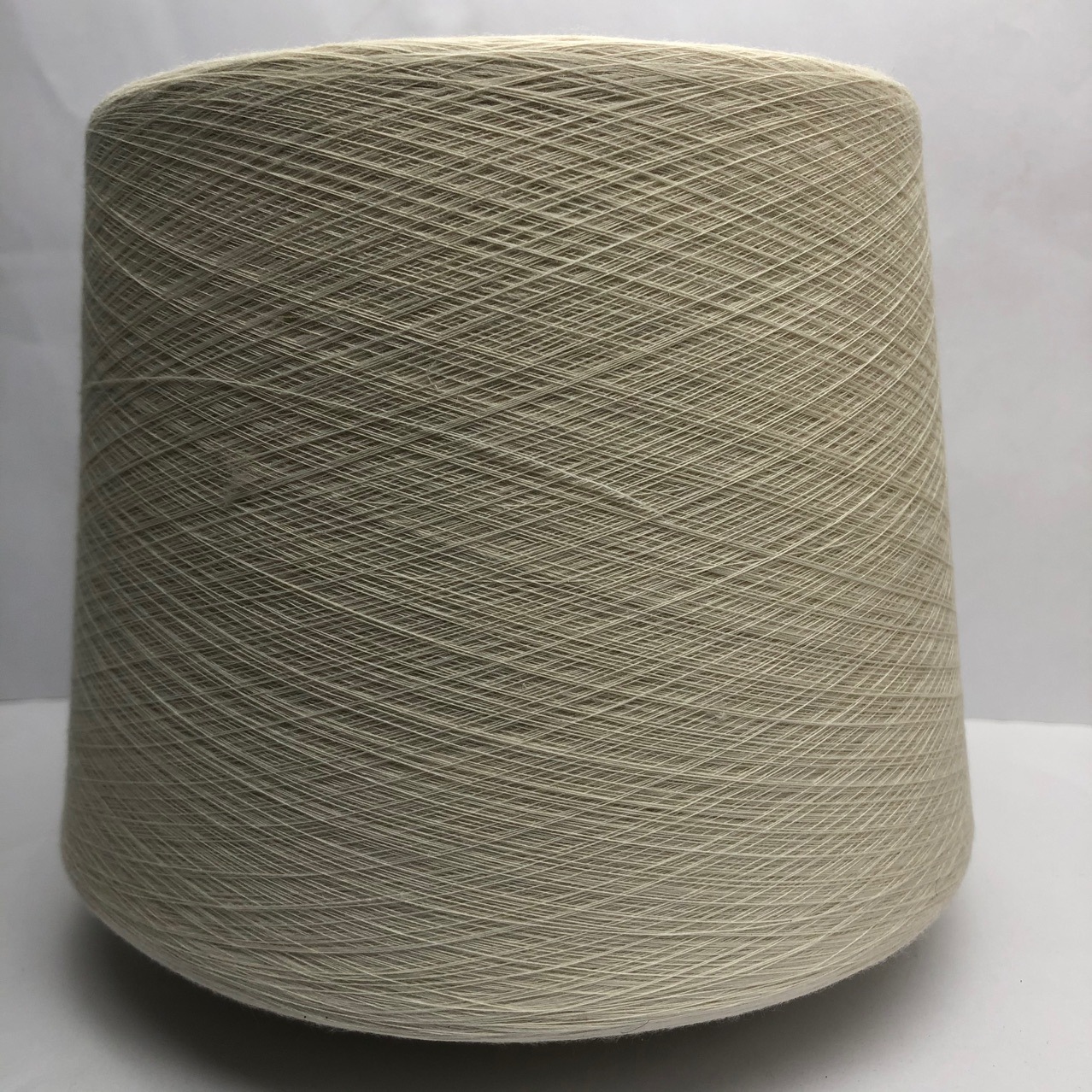 Picture of 30s/1 Polyester Silk Blended Yarn 7030 Polyester Mulberry Silk Yarn Polyester Silk Blended Yarn