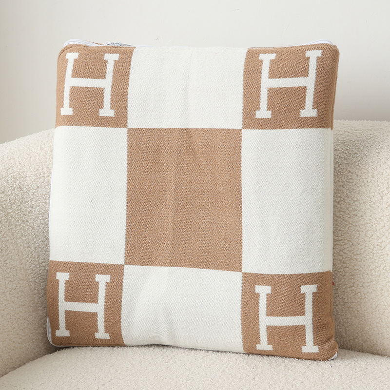 Picture of Cross-Border Amazon Fleece Blanket Single Blanket Air Conditioning Blanket Sofa Cover Blanket Nap Blanket H Letter Aviation Flight Blanket