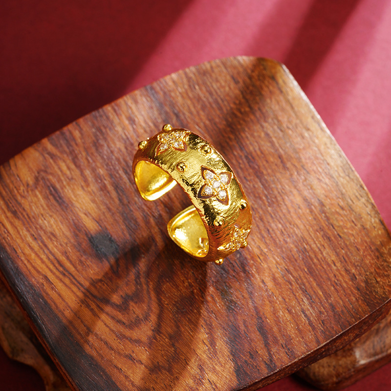 Ancient Vietnamese Sand Gold Ring Retro Point Diamond Four-leaf Flower Brushed Finger Ring Women's Niche National Fashion High-end Style Hand Jewelry