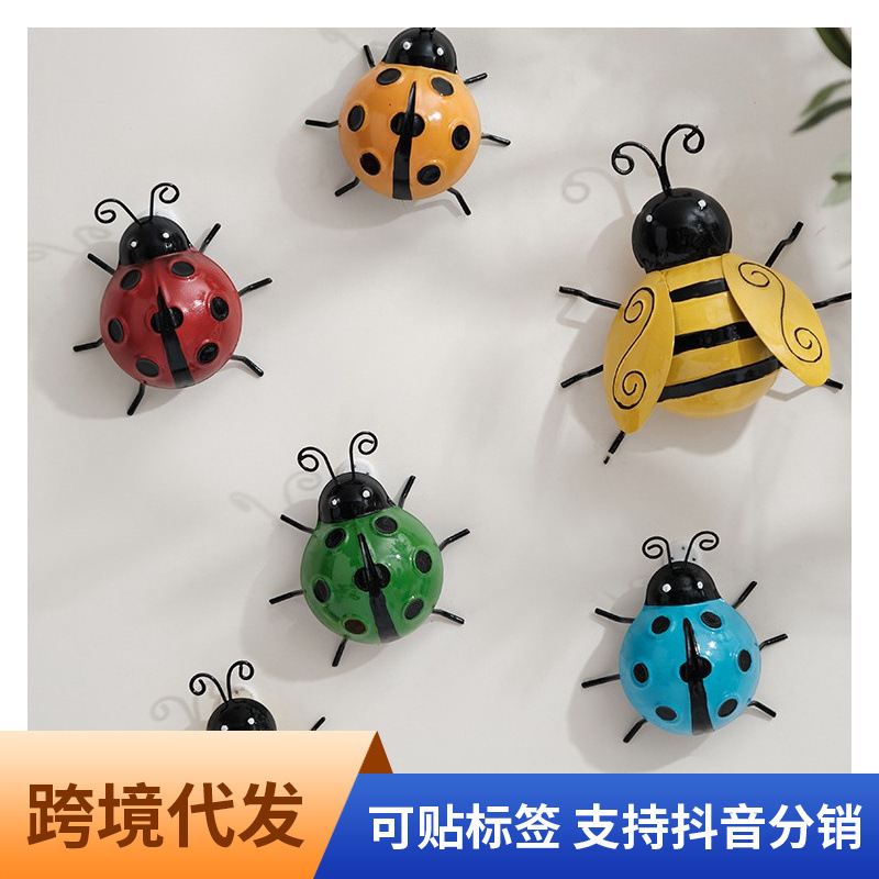 Creative outdoor wrought iron simulation bee Ladybird pendant courtyard garden kindergarten lawn decoration small ornaments