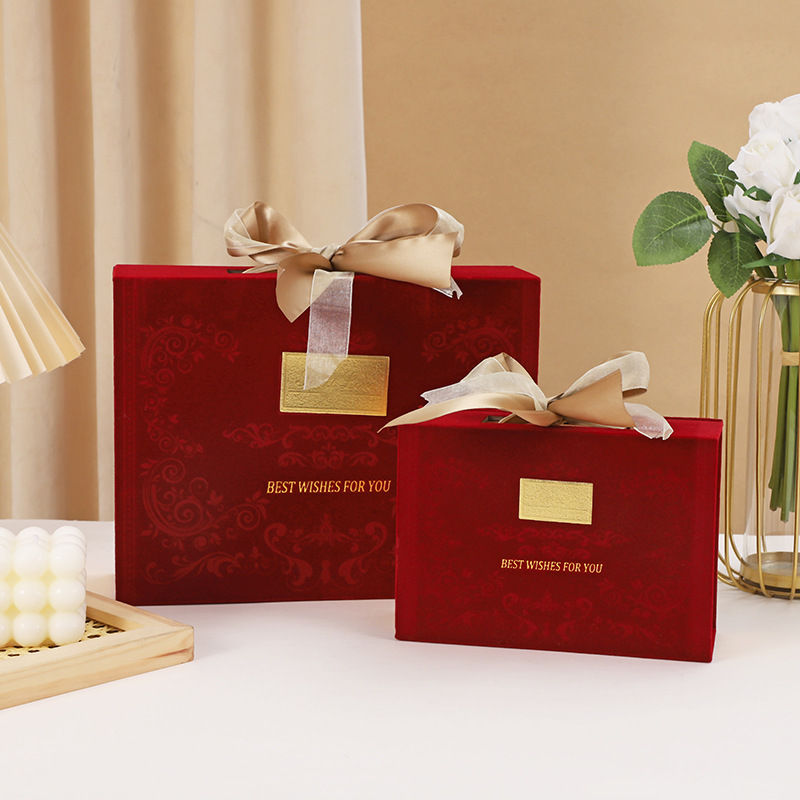 Wedding candy box European bridesmaid gift box flannel flip book box textured velvet New Year gift box
