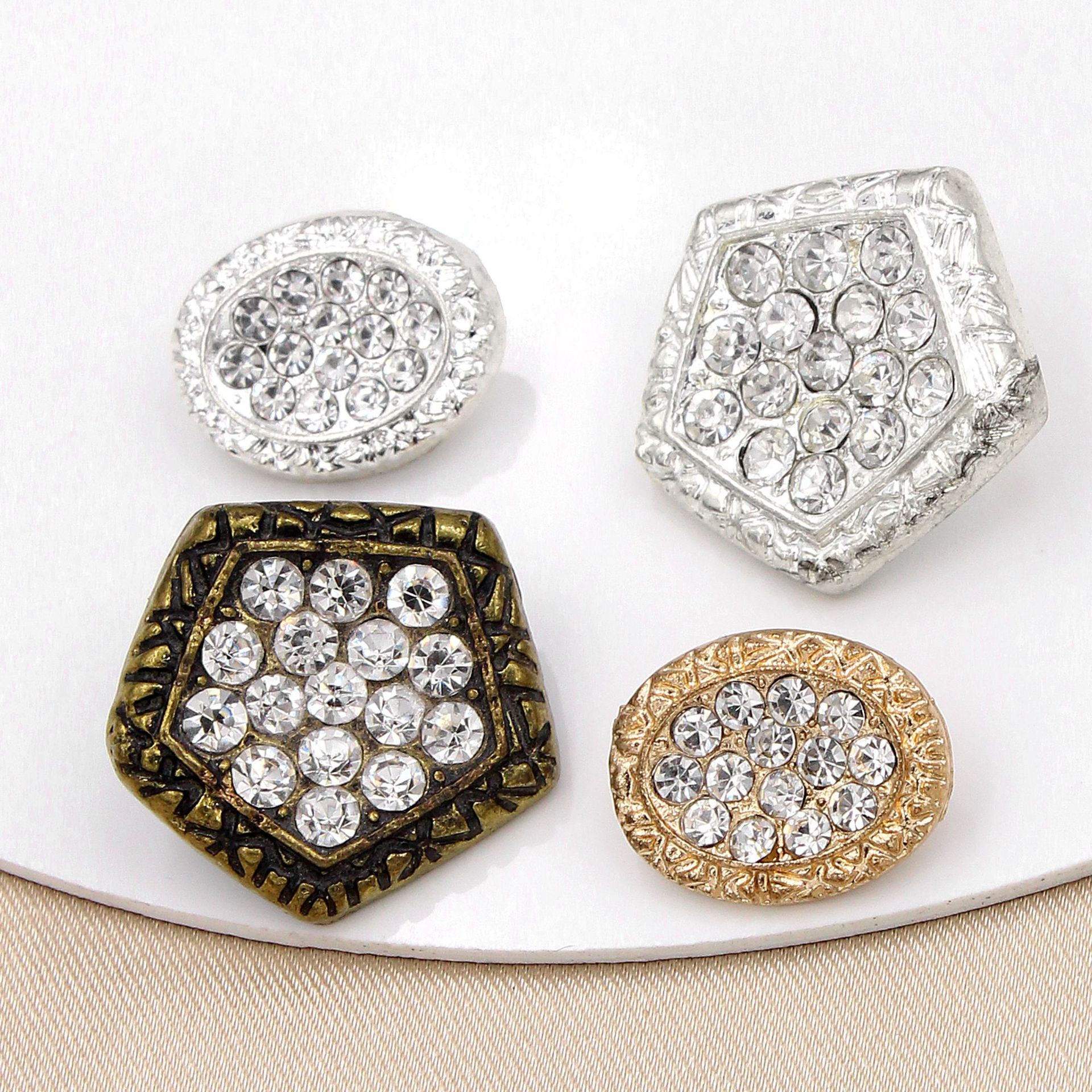 Pentagonal Oval Metal Hand Sewn Buckle Shiny Diamond Buckle Chanel Fashion Trend Bottom with Ring Decorative Button