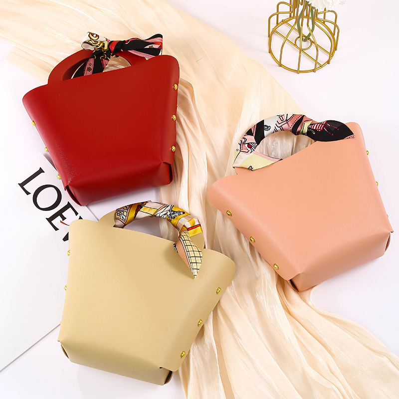Little Red Book Senior Leather Candy Box Creative Portable Candy Bag Wedding Large Leather Gift Bag Spot Wholesale
