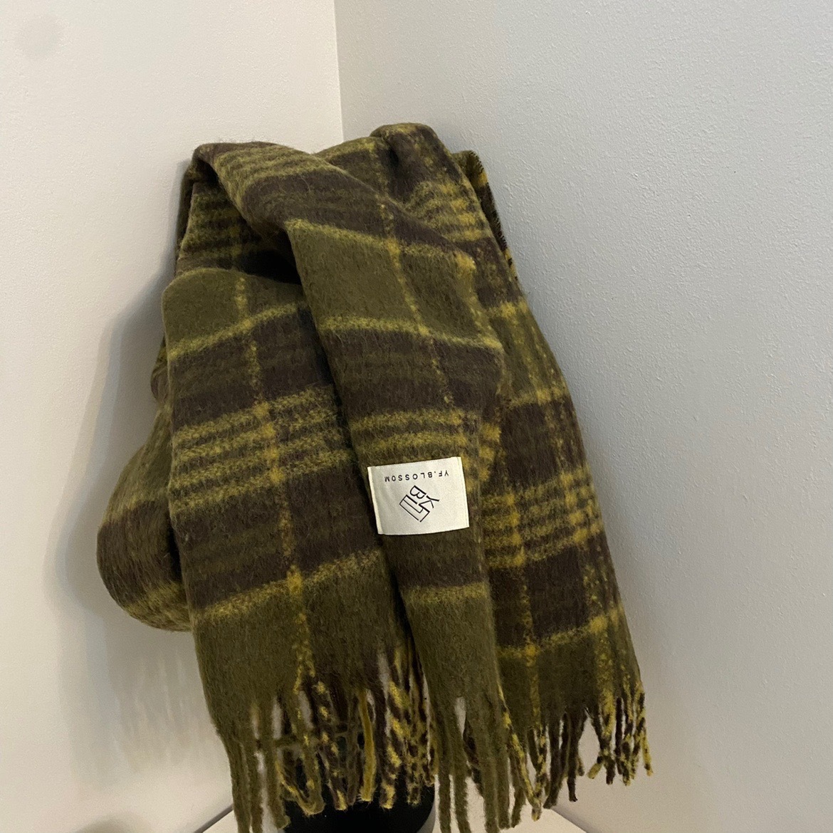 Picture of Cross-border solid color new imitation cashmere scarf women's autumn and winter thickened warm shawl solid color student scarf men's wholesale