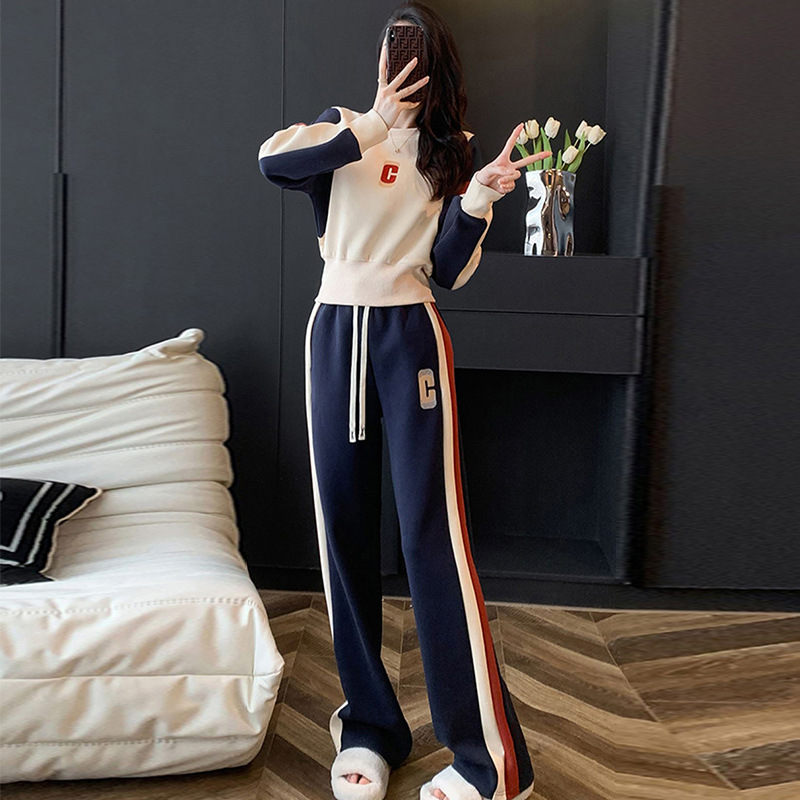 Dynamic clothing suit women's autumn and winter 2024 new fleece-lined fashion slim contrast stitching sweater wide leg pants two-piece set