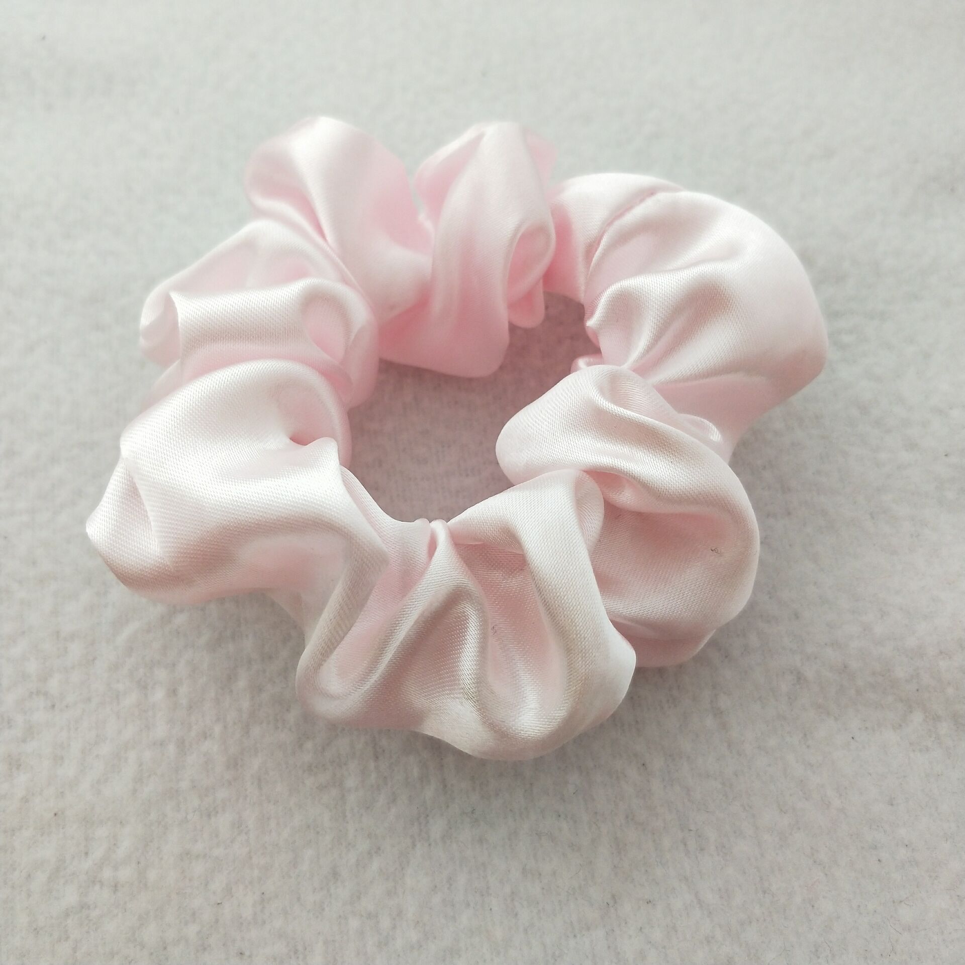 Picture of Cross-Border Amazon Satin Fabric Satin Scrunchie for Women, High-End Bun Hair Tie