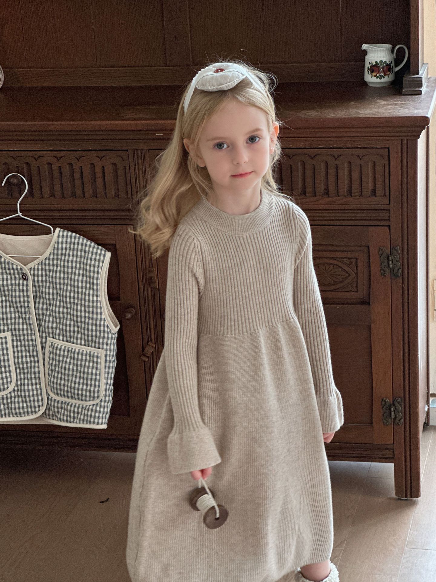 Picture of Girls Dress 2025 Spring and Autumn New Korean Style Children's Solid Color Knitted Princess Dress Baby Mid-Length Sweater Dress