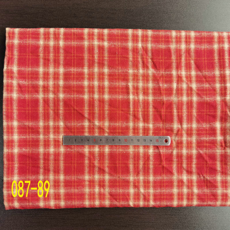 Picture of in stock brushed plaid fabric spring and summer women's shirt cloth 21 polyester cotton woven flannel plaid lining