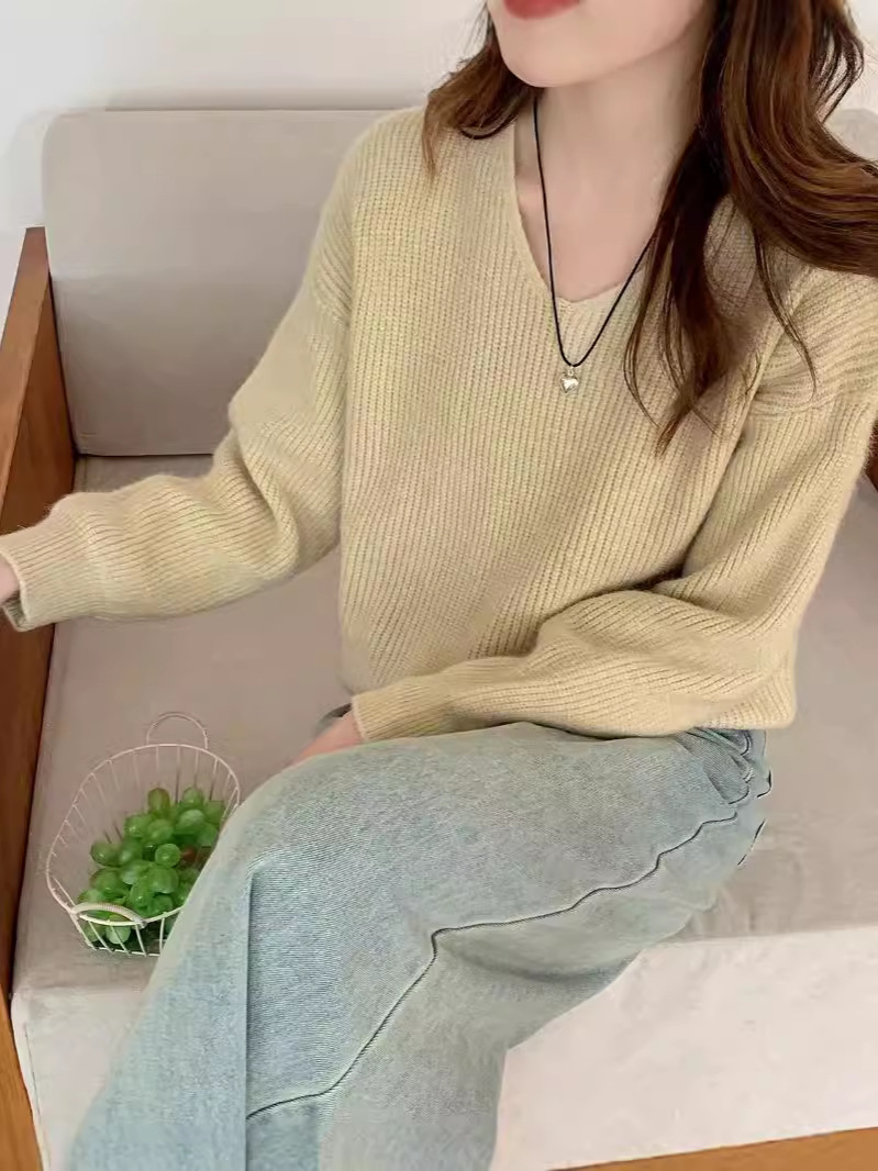 2024 Autumn and Winter New Fashionable INS Korean Style CHIC Elegant Light Mature Style Outer Wear Japanese Dopamine V-neck Top