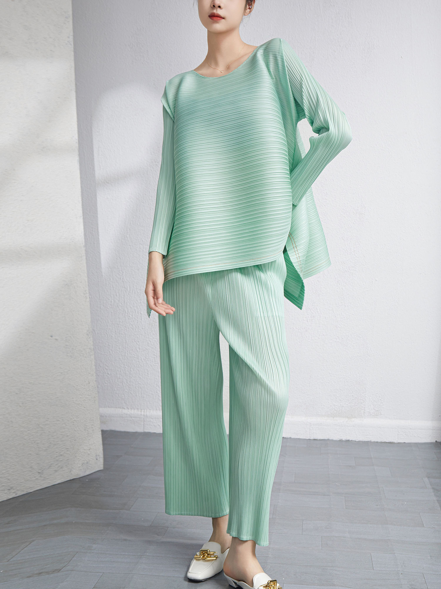 Picture of Miyake Original Single Fabric Suit New Loose Age-Reducing Flesh-Covering Large Size Elegant Fashion Top Loose Casual Pants