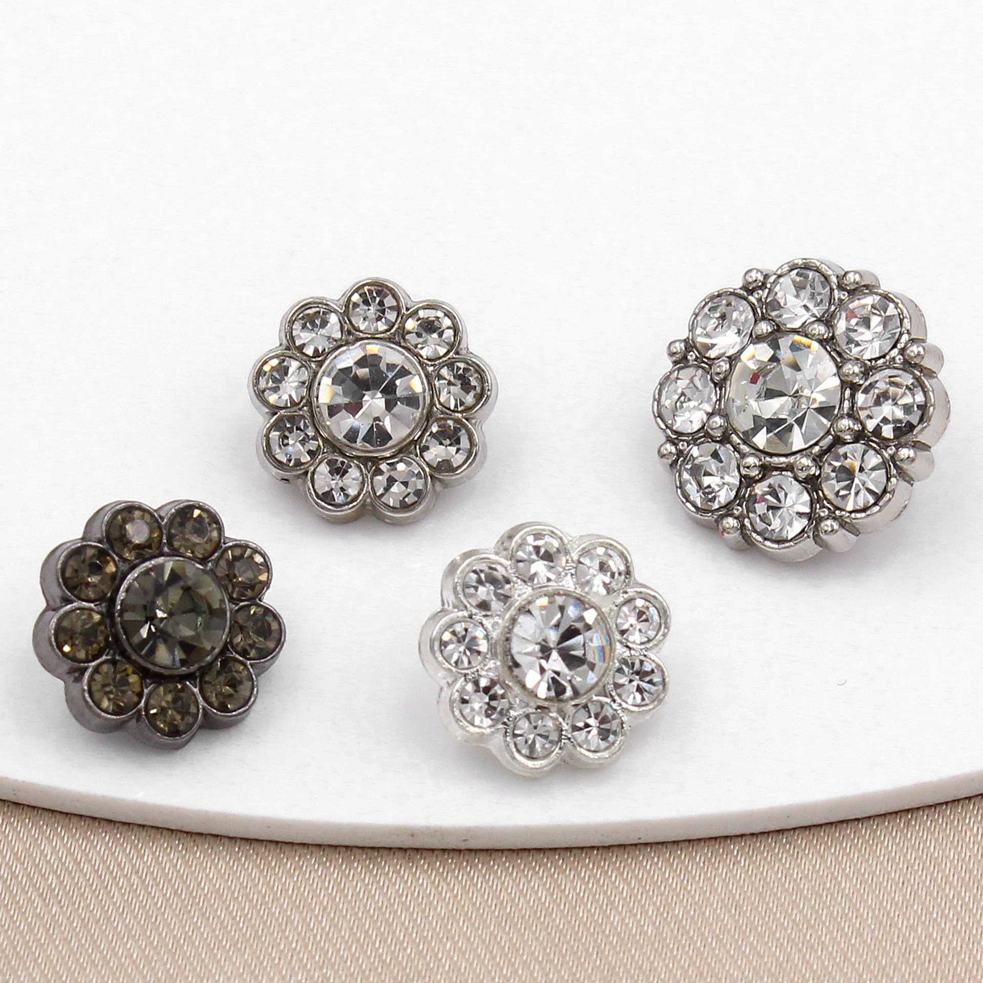 Small Chanel-Style Round Flower-Shaped Alloy Button with Rhinestone Embellishments for Outerwear, Pants, Clothing Accessories, Metal Buckle