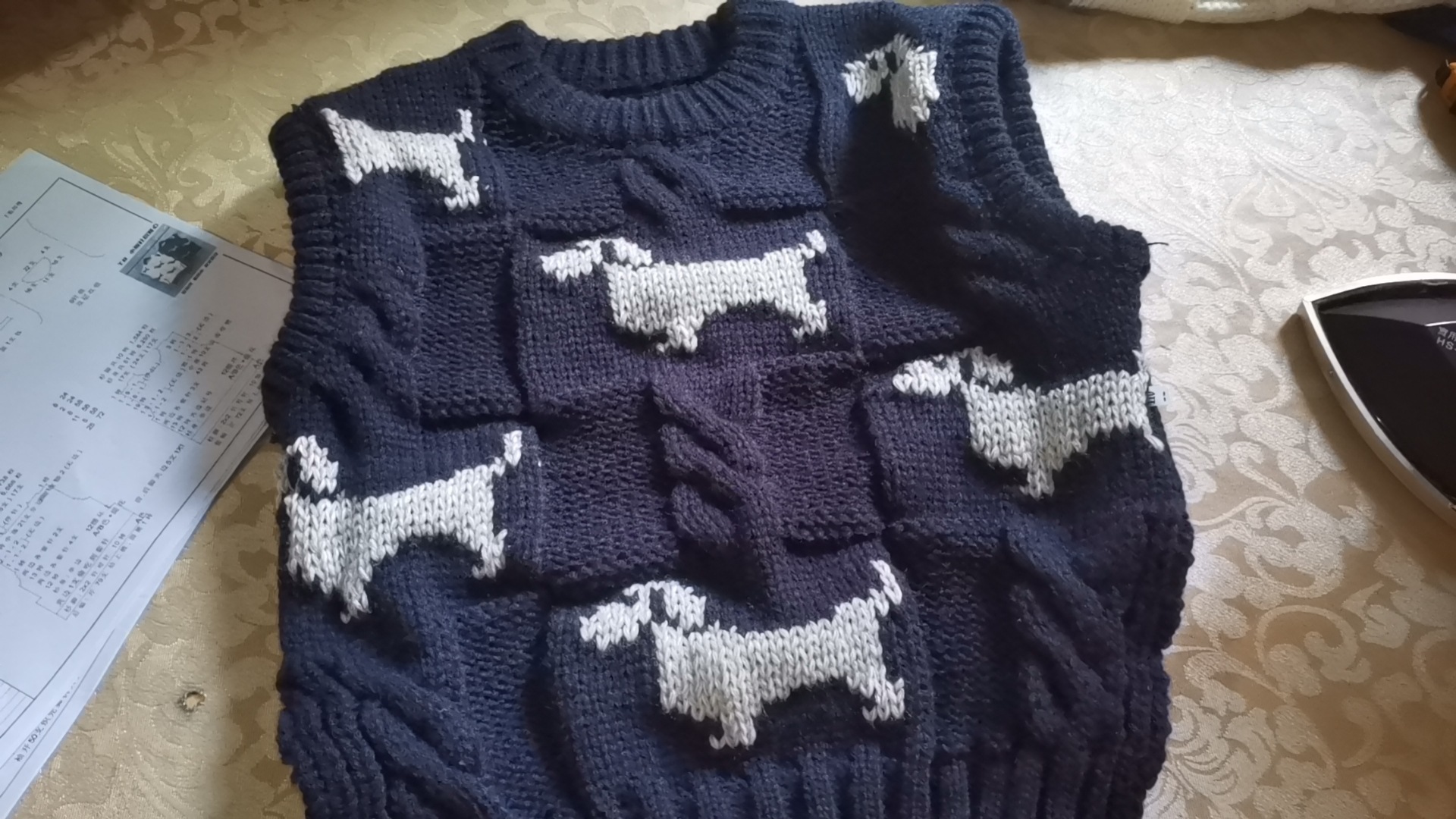 Picture of Tb Browin2025 New Autum Women's Puppy Sweater Vest Popular Same Style Jacquard Puppy Pattern Back