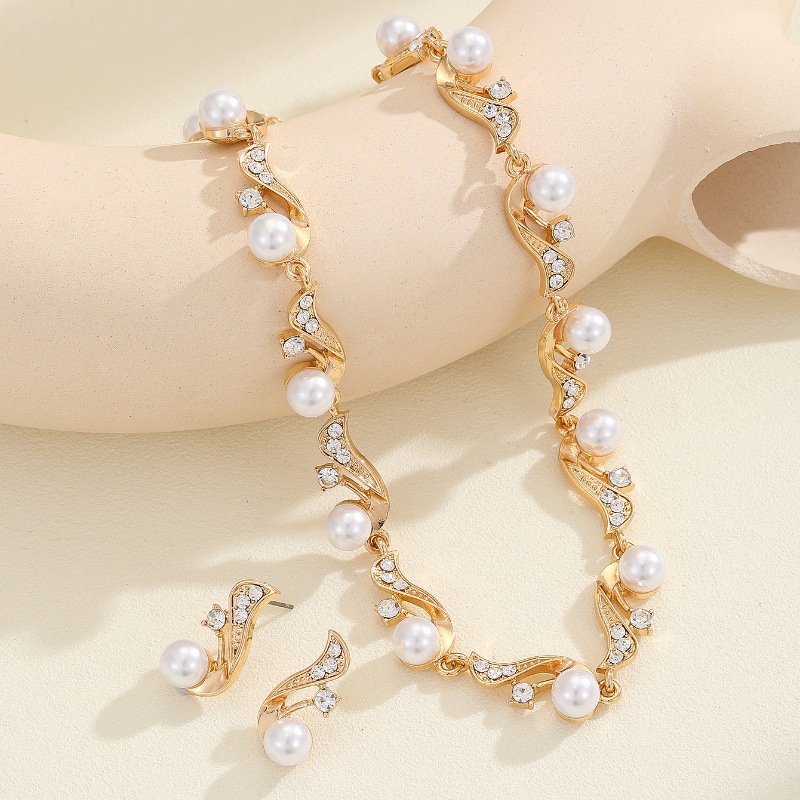 Picture of Cross-Border Hot Selling European and American Fashion Light Luxury Bohemian Style Irregular Pearl Earrings Necklace Necklace Set